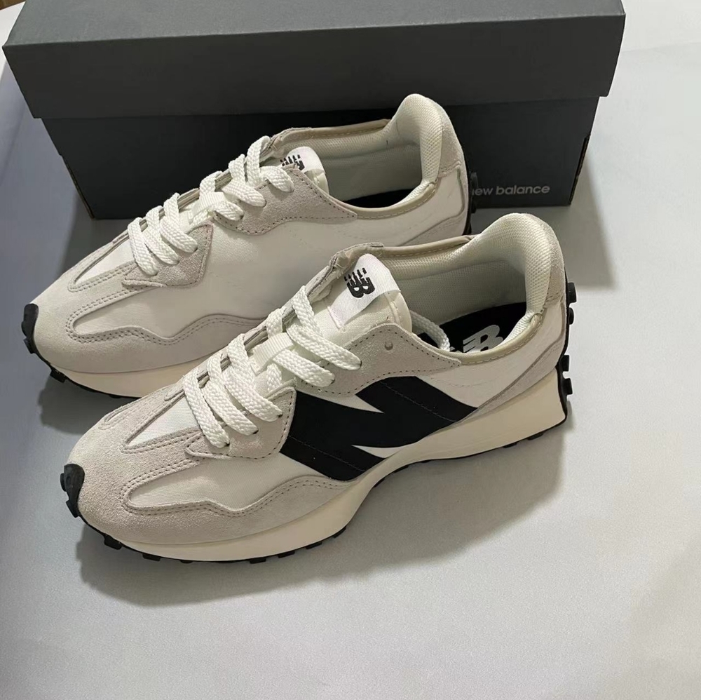 New Balance 327Sea Salt Black